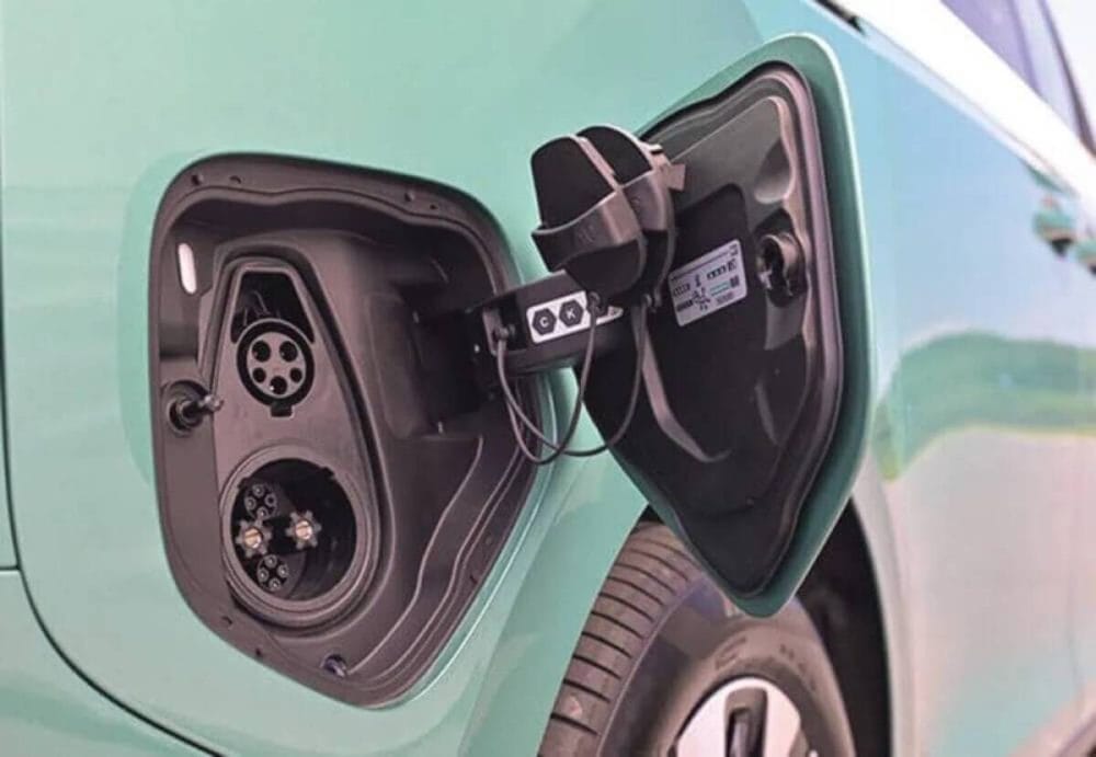 第3位　【約900万でも即完売】VW「ID.バズ」が爆売れする理由。車中泊も余裕な極上EVミニバンを徹底レビュー／No.1モノ雑誌編集長の『コレ深掘り』