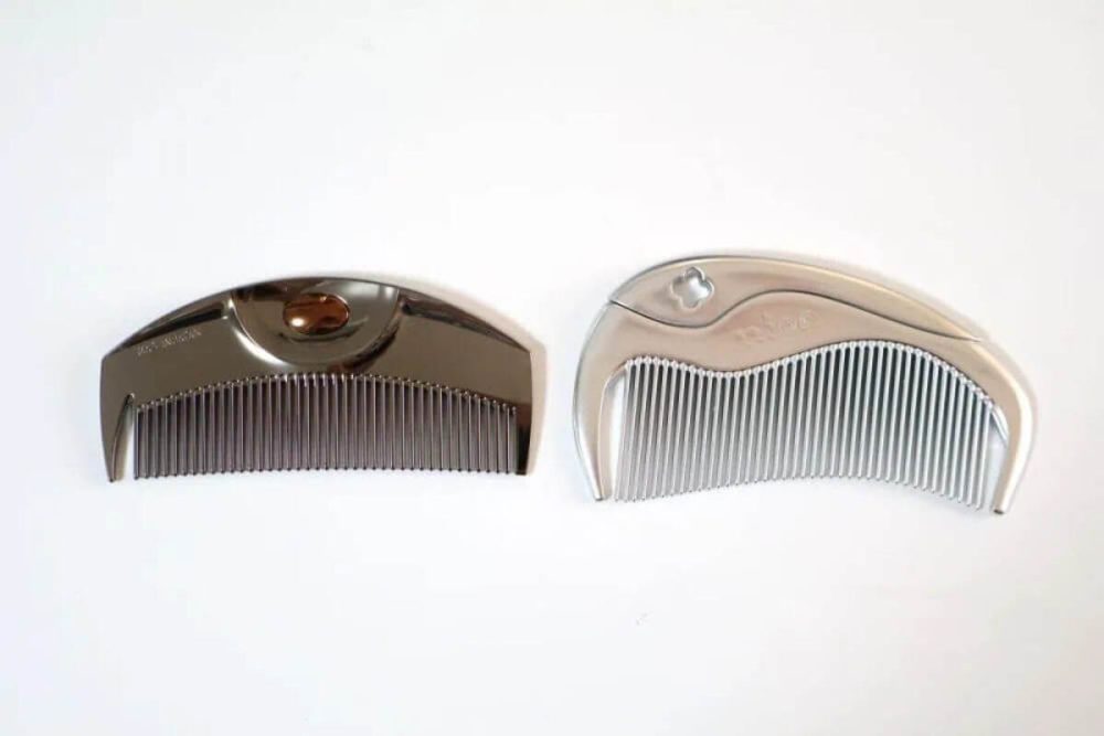 第1位　【ドンキが本気出した】990円コーム「mion」があのラブクロムにそっくり!? 5000円の本家とガチ比較したら衝撃の結果に…