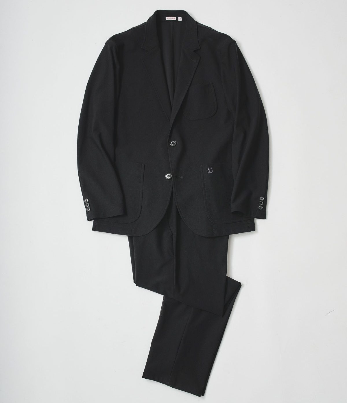 ジャケット　￥39,600 セットアップパンツ　￥19,800 BLACK