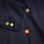 正統的ながら遊び心あふれるボタン