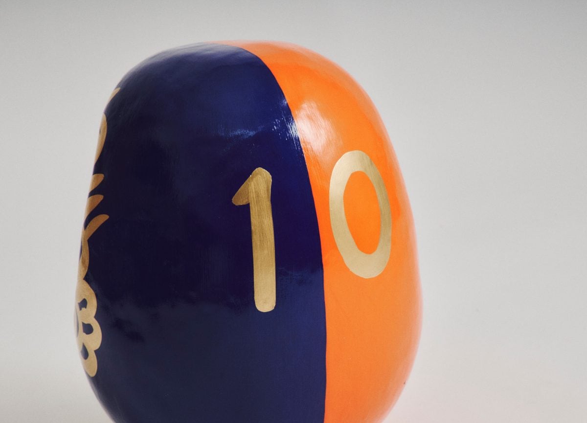 背面にはビームス ジャパン10周年を記念した“10”の数字で特別感をプラス