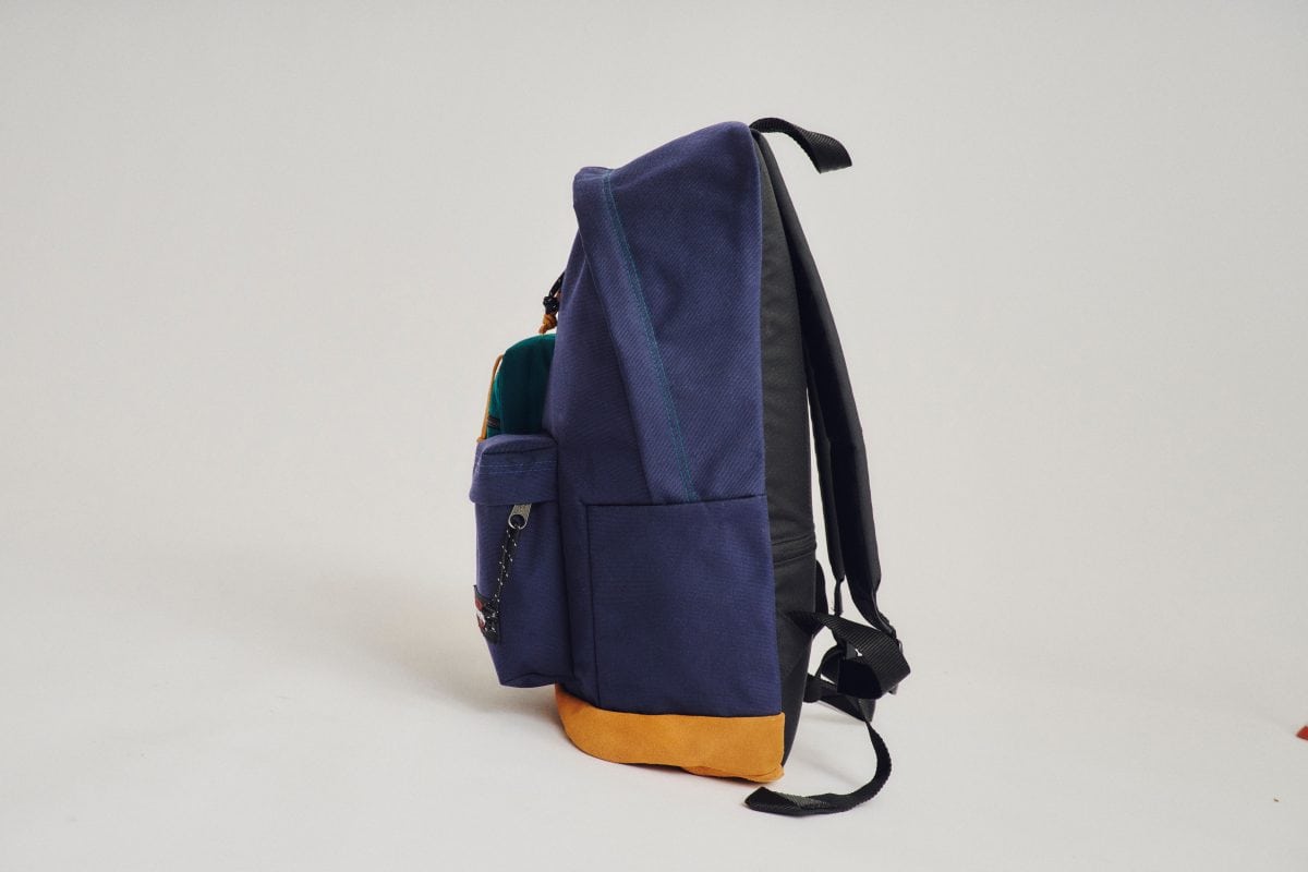 右がイーストパックのパデッドパッカー