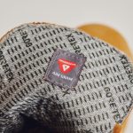 アッパーに防水透湿メンブレン、ゴアテックスを内蔵し、雨や水の浸入をブロック