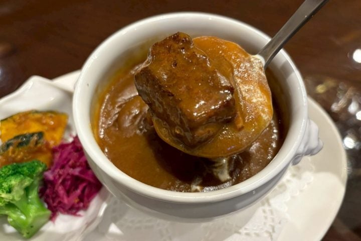 【ロイホ史上最高】7年ぶり復活「夏のカレーフェア」が本気出しすぎ!黒毛和牛・オマール海老…全メニューを辛さ別に実食してみた。グルメライターがおすすめを徹底レビュー