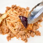 ナスをトッピングすることで、味わいも彩りもより多彩になってきます