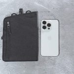 「コーデュラ エコマルチケース」とiPhoneの大きさを比べてみる