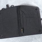 「コーデュラ エコマルチケース」はガバッと開く
