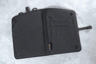 【ワークマン驚愕の1500円】財布やサコッシュにもなる4WAY!?「コーデュラ エコマルチケース」の万能ぶりをマニアがガチ検証
