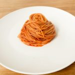 味は完熟トマトとガーリックの旨みが引き立ち、十分すぎるくらいにおいしいのですが、やはり見た目が物足りない……