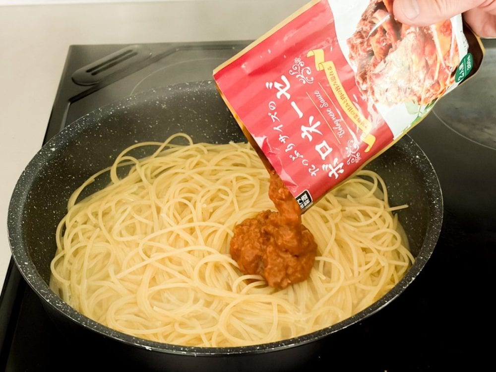 フライパンの中で加熱しながらソースを絡めることで、パスタにしっかり味が入っていく感じもするのです