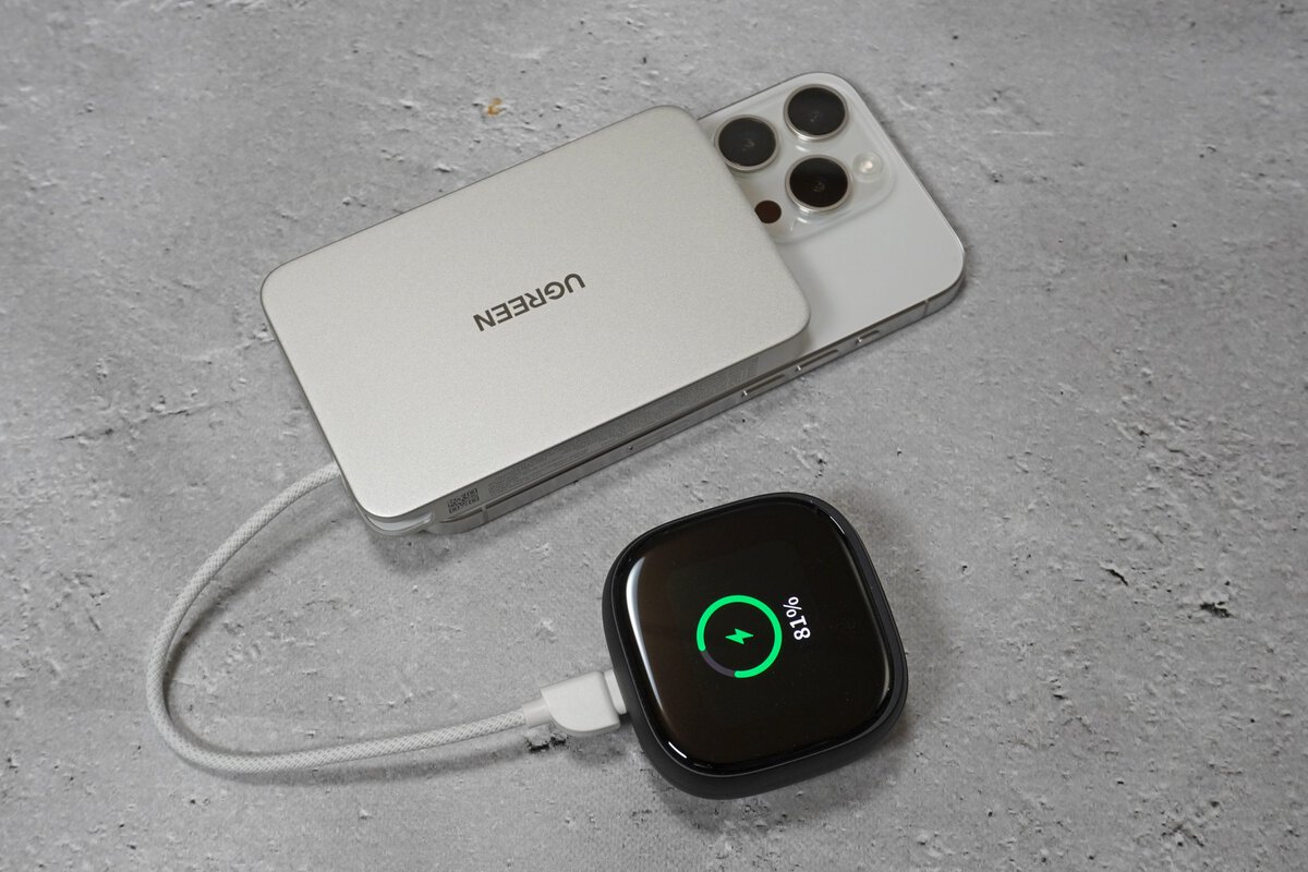 一度に２つのガジェットを充電可。