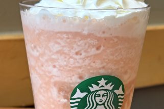 【スタバの夏到来】ゴロゴロ果肉のご褒美感がたまらん！今年の「ピーチ＆ピーチミルク フラペチーノ」は“ホイップ増し”が大正解だった