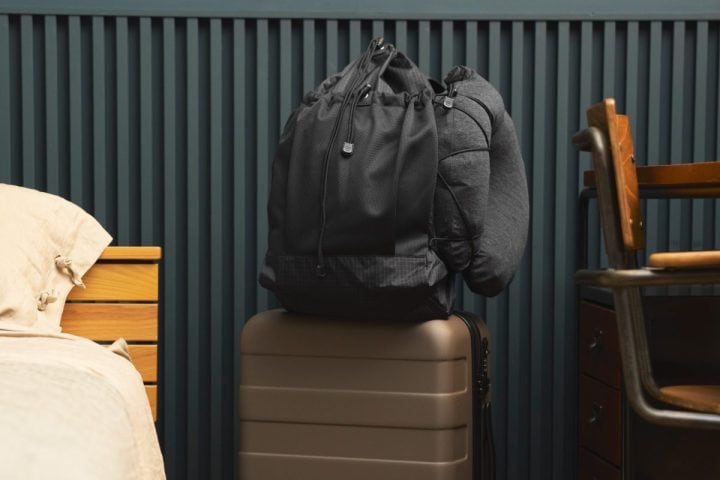 【無印良品の“中の人”ガチ愛用】バッグから日傘まで「2~3泊向けのミニマル旅セット」最強の5アイテムを大公開