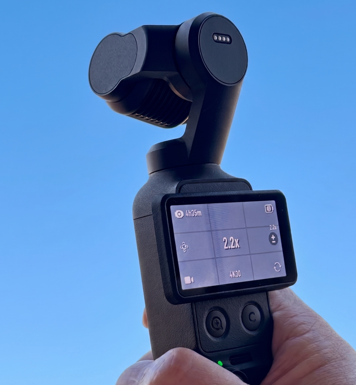 手ブレなし最強ジンバルカメラ】SDカード不要!? DJI「Osmo Pocket 4