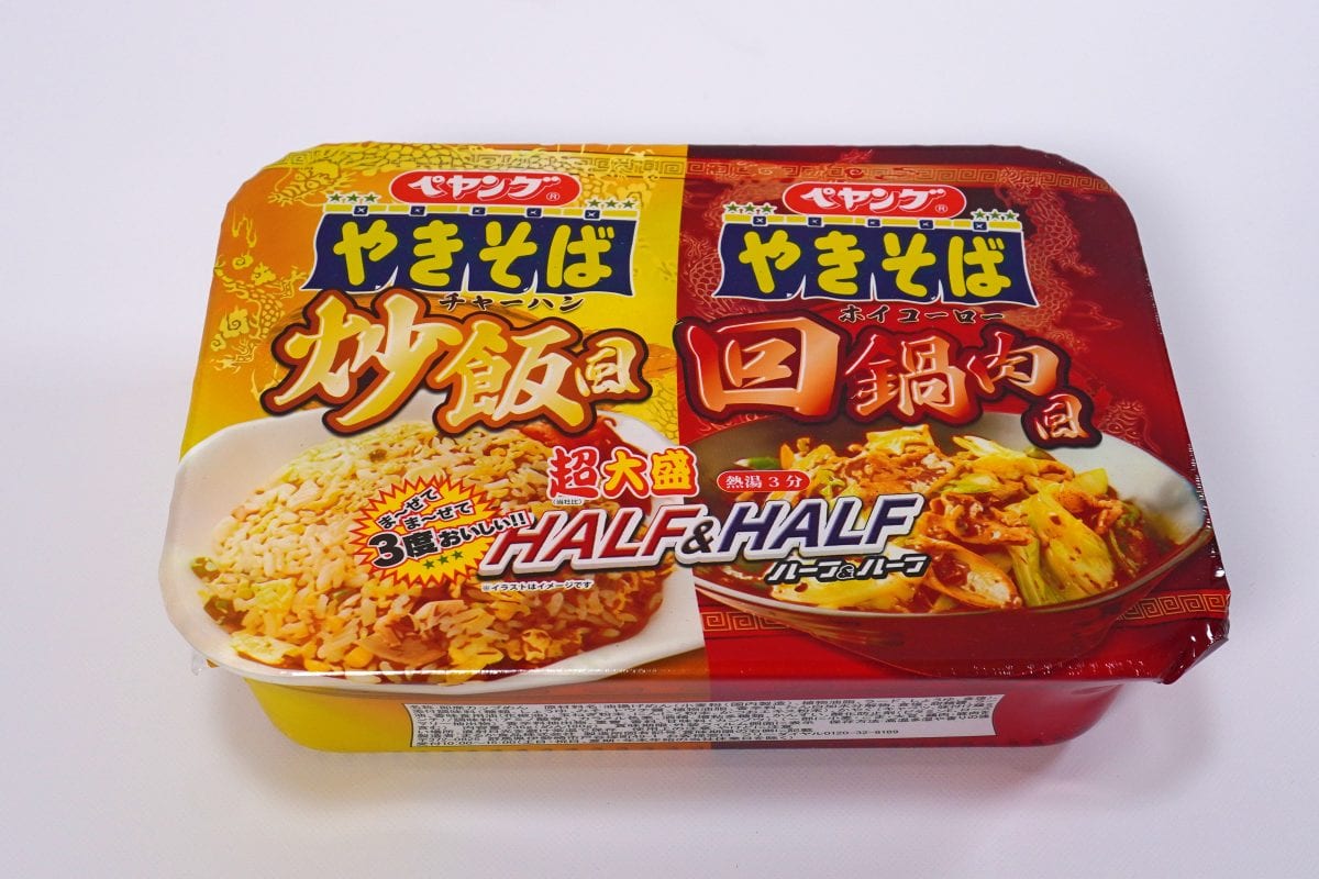 ペヤング 超大盛やきそばハーフ&ハーフ 炒飯風&回鍋肉風