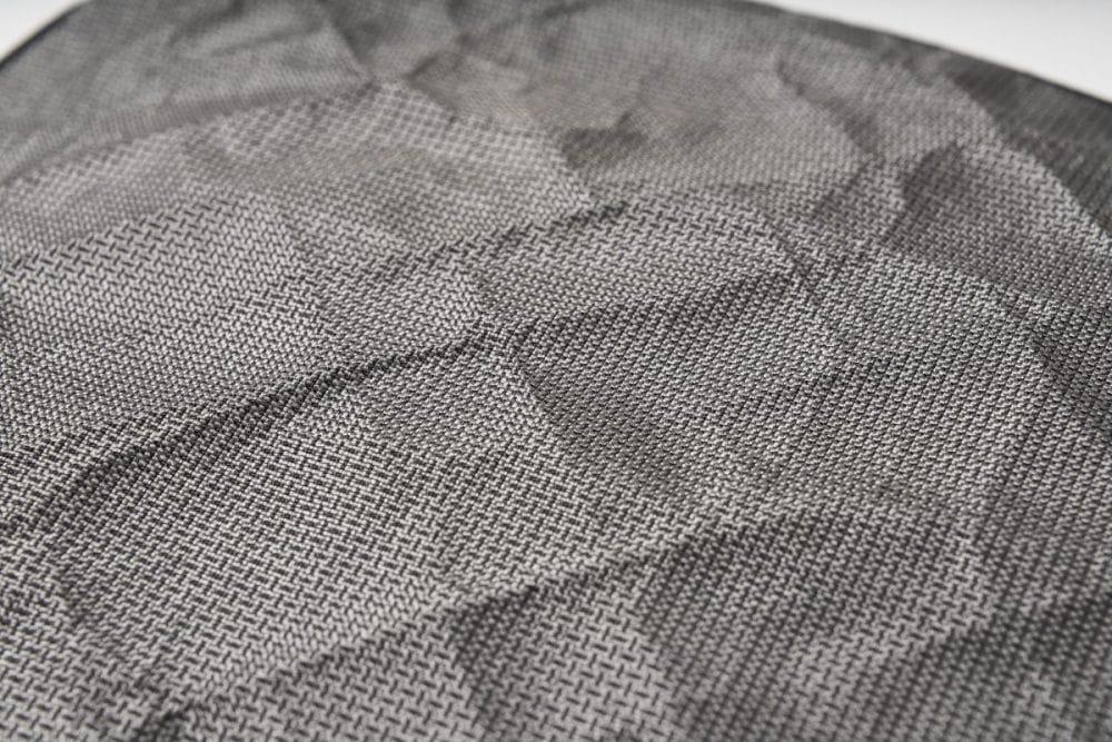 軽量で防水性に優れた画期的新素材を採用！