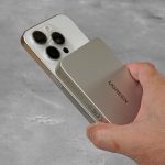 スマホと一体化するので充電中も持ち運びやすい