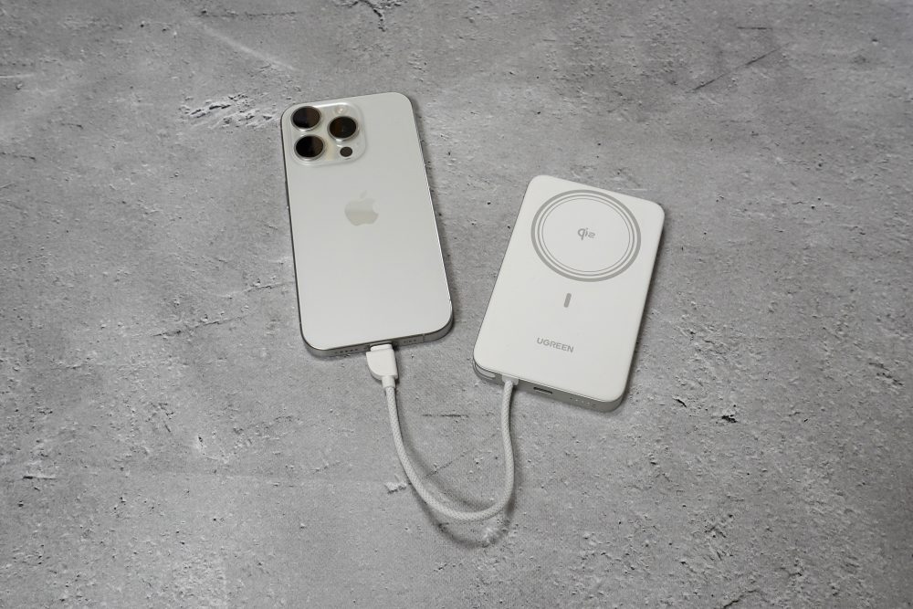 内蔵USB-Cケーブルで充電もできる