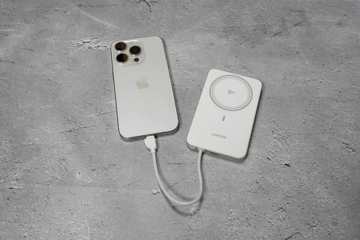 内蔵USB-Cケーブルで充電もできる