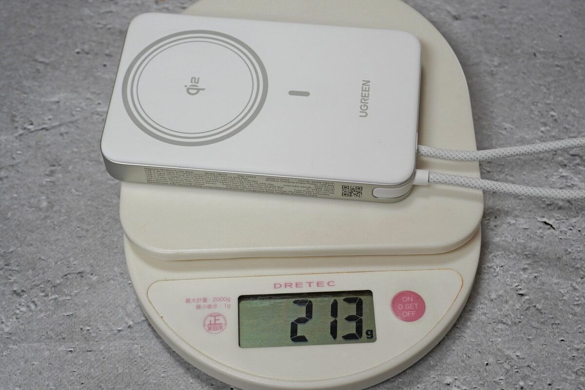 10000ｍAhのモバイルバッテリーとしては軽量な方