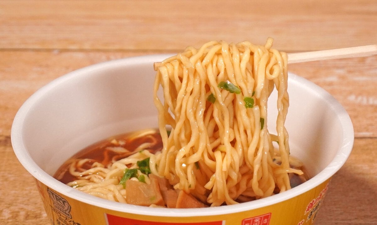 油をたっぷりまとった麺