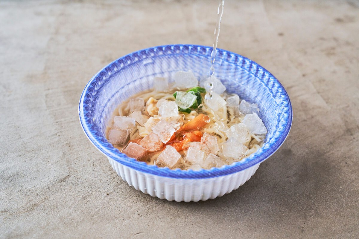 規定量の水を入れる