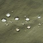 小雨に降られてもはじいてくれる