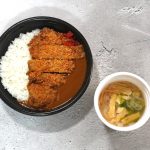 「映画ちいかわ 島二郎のスパイスの効いたカツカレー」「映画ちいかわ 島二郎の貝汁（あさり出汁）」