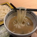 つるりとした喉ごしが魅力的なうどん、さらさらした汁、食感が楽しい「きゅうり&なす」……各要素の一体感がたまらない