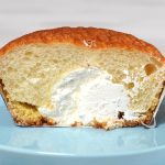 中にはホイップバターが注入されています