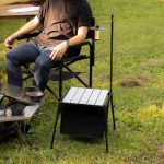 ランタンハンガーを付属しているので、ポールにランタンを吊るすこともできる