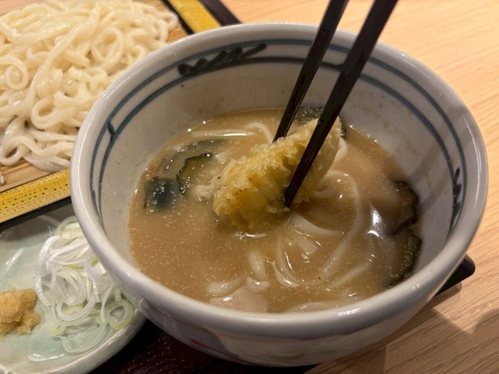 天ぷらを冷や汁つけて味わえば、コクとさっぱり感のバランスをより一層堪能できる!