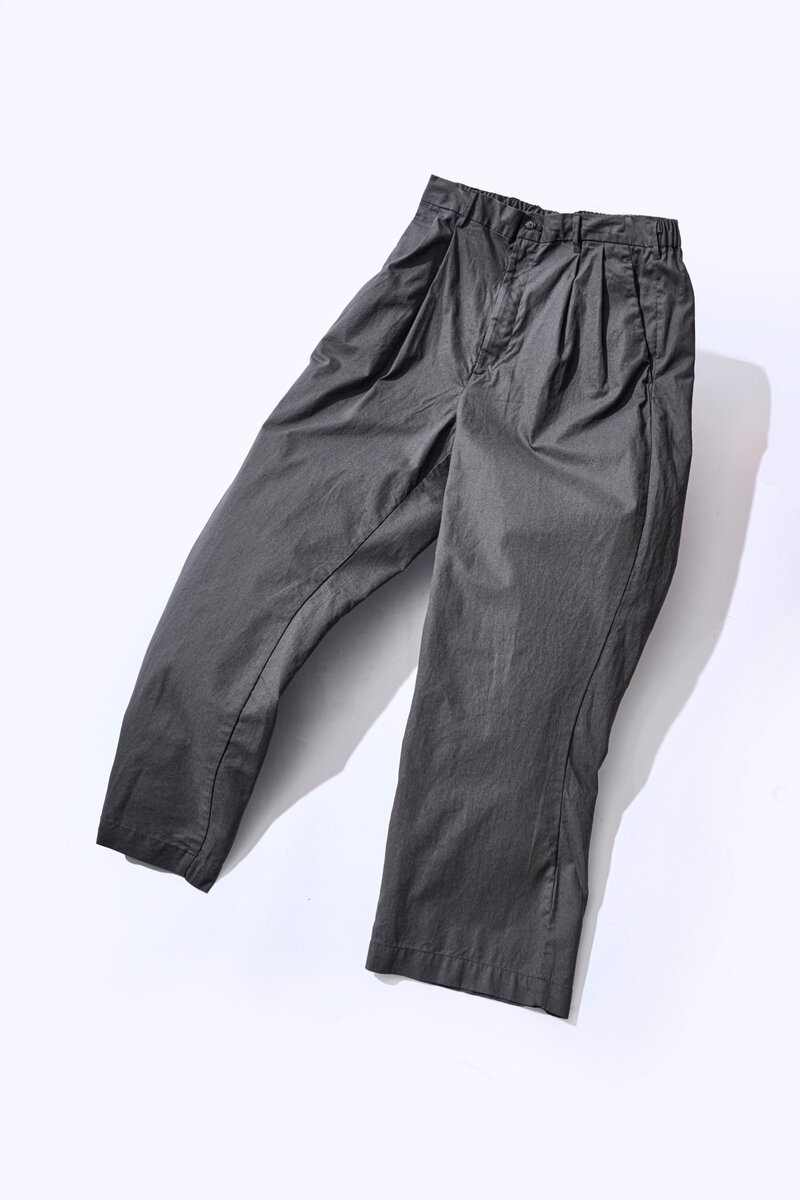 無印良品 涼感 タックストレートパンツ