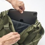 タブレットも収納できる