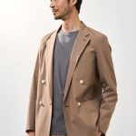 ボクシーでリラックス感がありながら、シャープなショルダーラインを作り、すっきりとした見た目