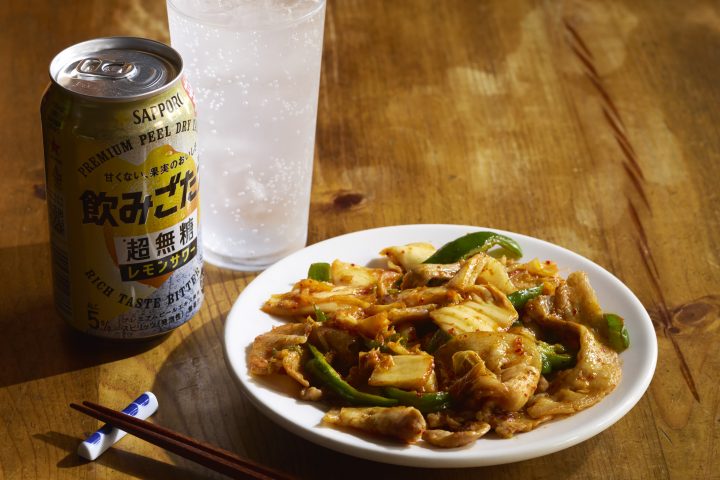 【調理時間6分で爆ウマ肉つまみ】豚バラ×キムチ×カレー粉の男メシ!ビター系レモンサワーに合いすぎるレシピを高円寺メタルめしが伝授