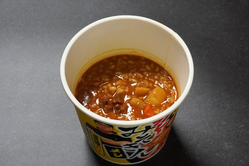 お湯を入れて5分待ち、かきまぜて完成