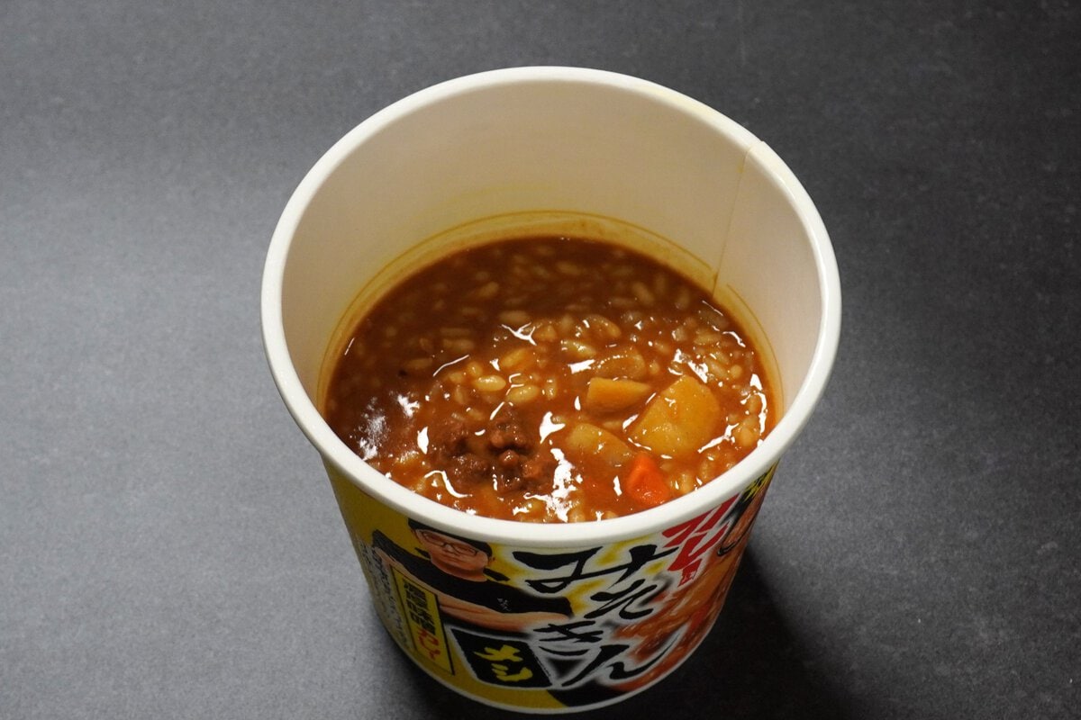 お湯を入れて5分待ち、かきまぜて完成