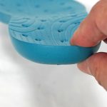 柔らかさによって歩行時の衝撃を吸収します