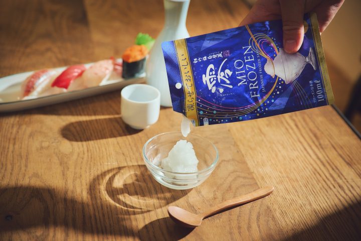 【110円の家飲み革命】瞬間即クールダウン!話題の「凍らせるお酒」が最高すぎる!新食感のキンミヤや澪ほか絶品パウチ3選