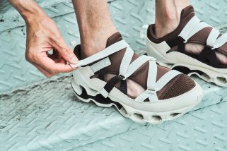 【完売・品薄の大ヒット！】究極に歩きやすい「スニーカーサンダル」大賞を発表！ニューバランス幻の日本限定、ミズノ渾身作ほか爆売れ3選