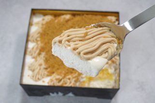 【まるでコストコ!?】786円の特大贅沢スイーツ！ローソン「お重モンブラン」を実食レポ。13cm四方に詰まった和栗が悶絶級のウマさだった