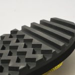 深い溝が砂をつかむ!