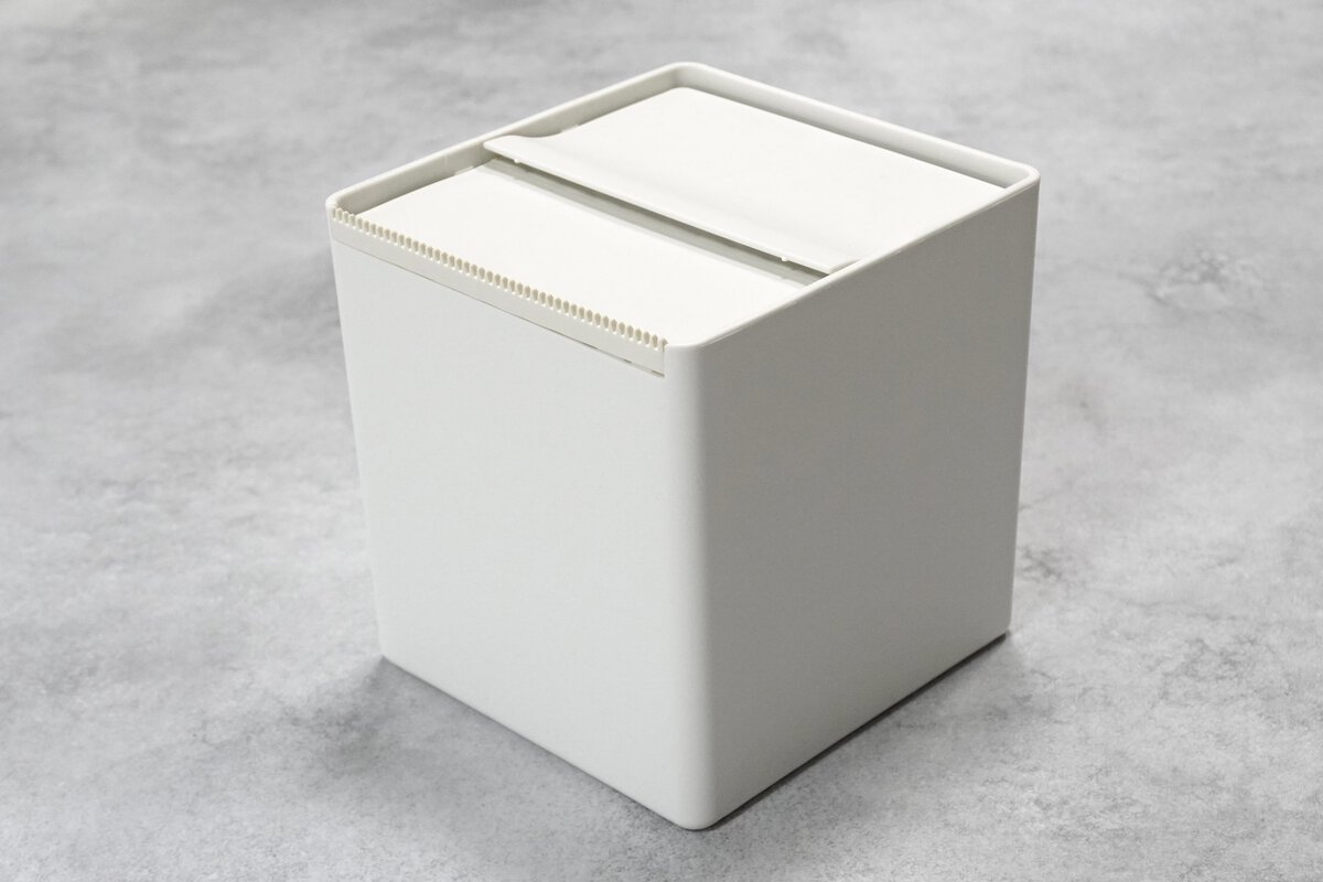 無印良品「卓上用 トイレットペーパーケース」¥1,090