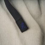 印象的なロゴはブルーカラーに