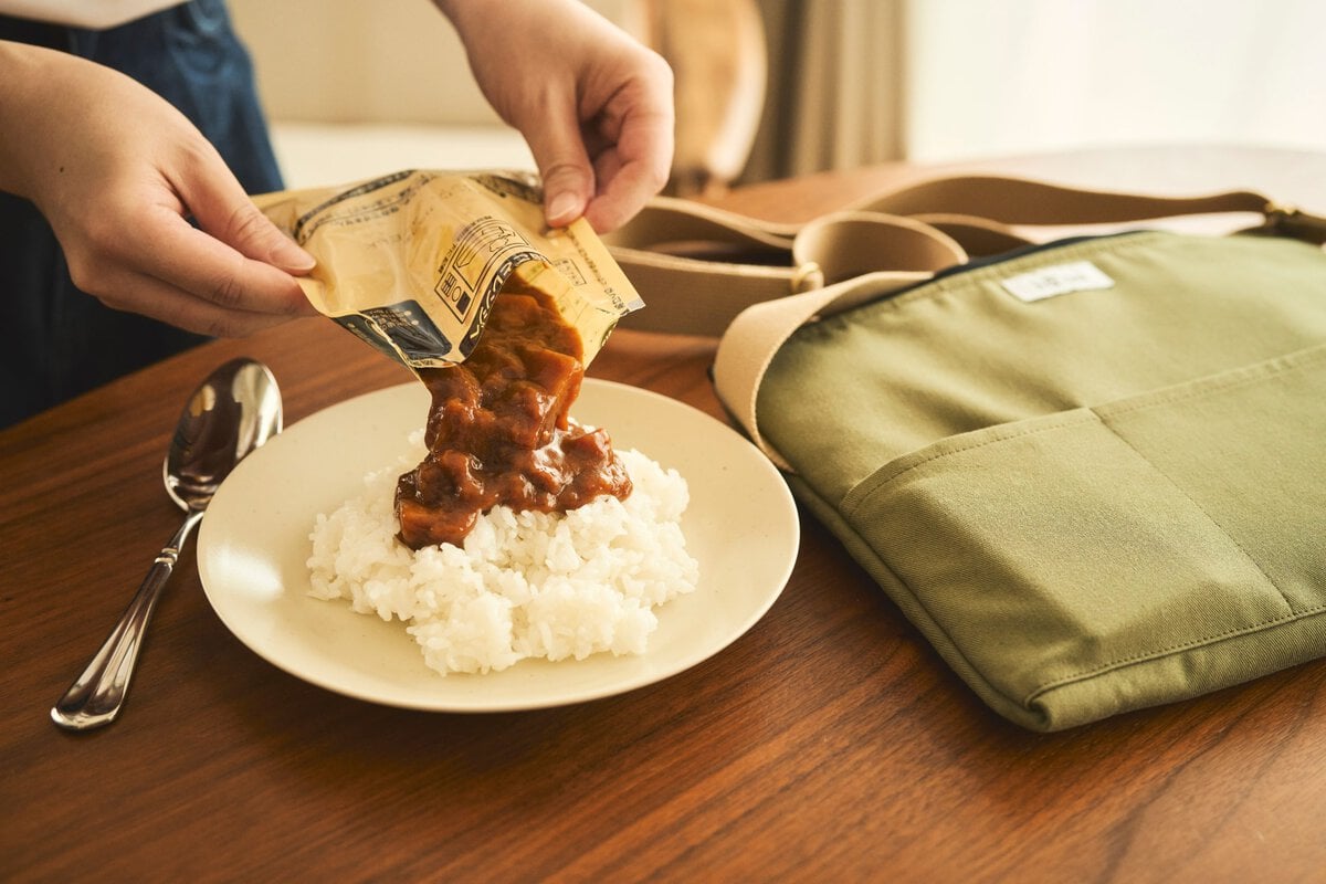 ＜災害時＞ レトルトカレーが20分でほかほかに！