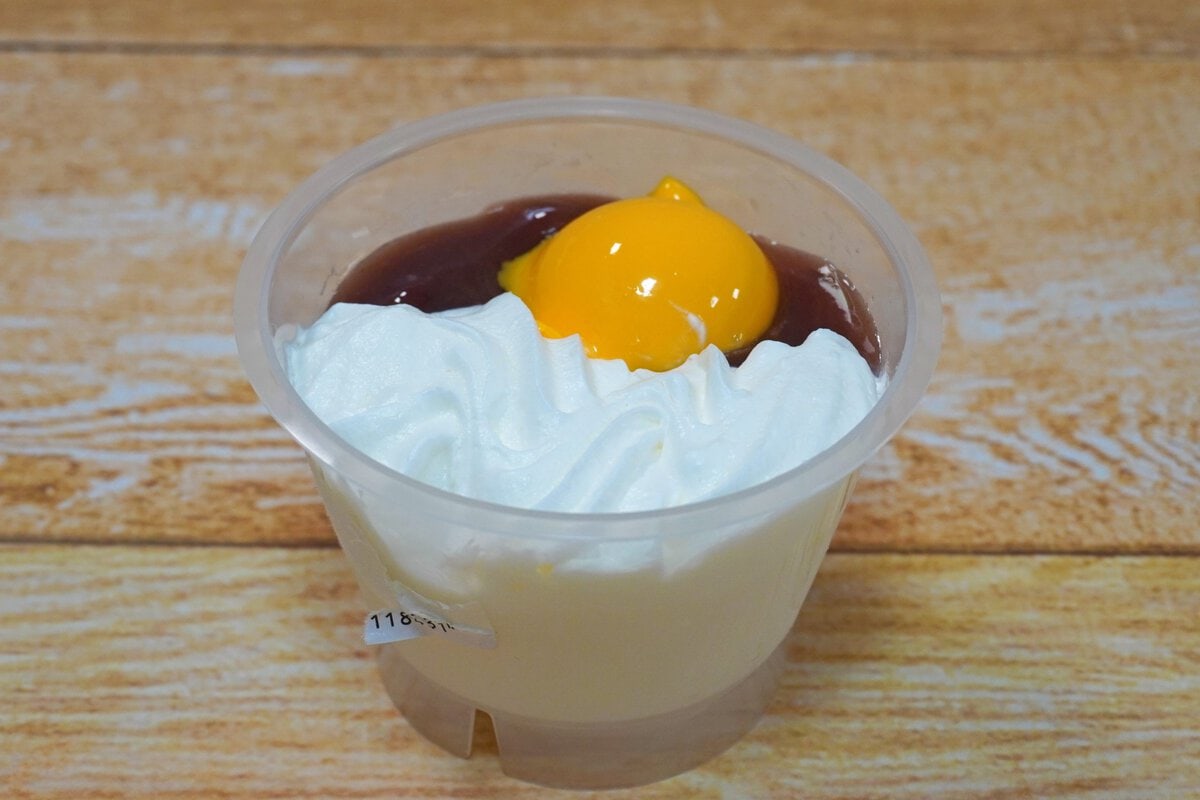 満月のようなたまごプリンがきれい。