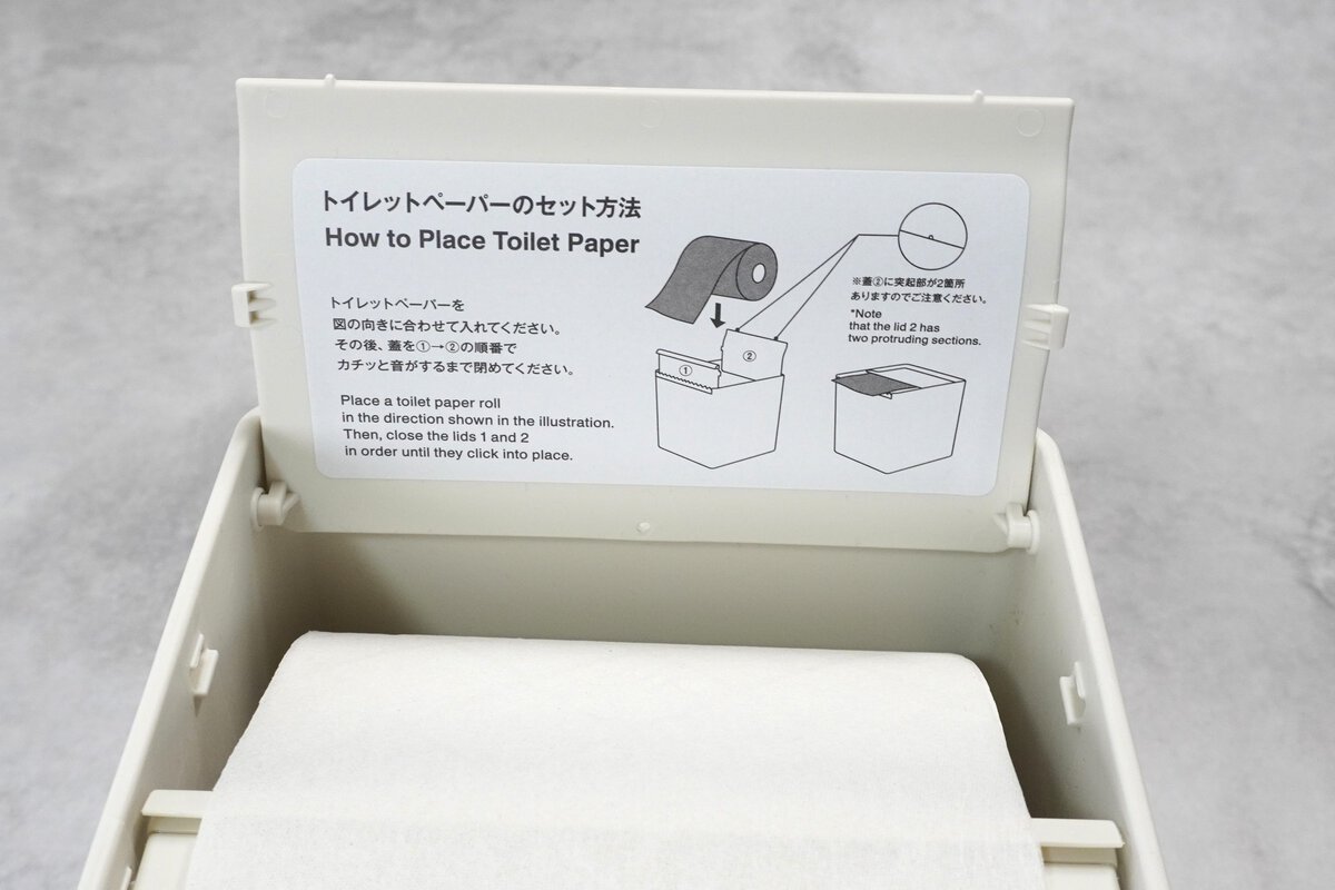 裏側に取説が貼り付けられているのは親切ですね。