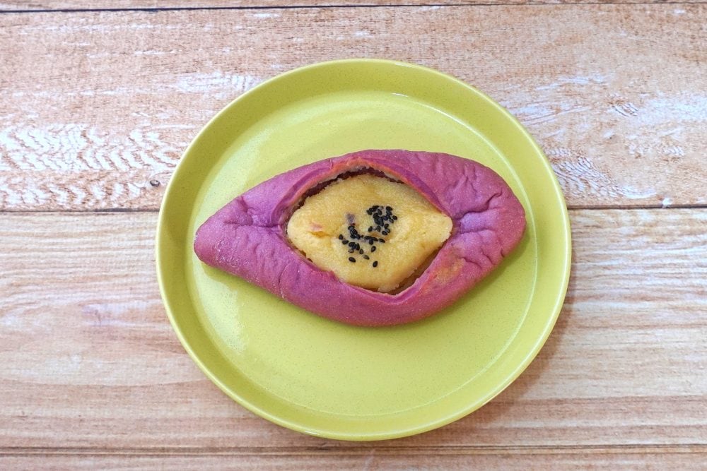 「もっちおいもパン（紅はるか）」