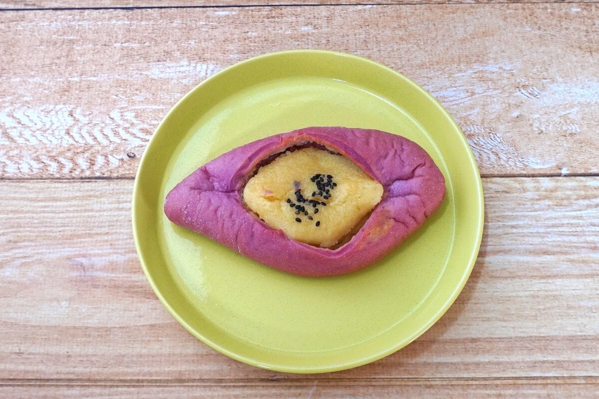 「もっちおいもパン（紅はるか）」